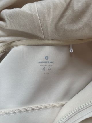 Sudadera deportiva beige con cremallera