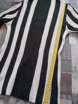 Camiseta de rayas cuello alto