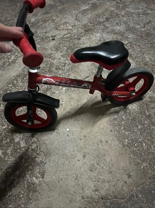Bicicleta infantil roja