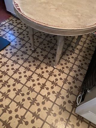 Mesa redonda antigua de madera , 30,00€