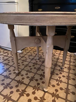 Mesa redonda antigua de madera , 30,00€