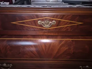 Cómoda de madera con 2 mesitas