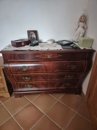 Cómoda de madera con 2 mesitas