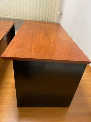 Escritorio de oficina madera negro/rojiza