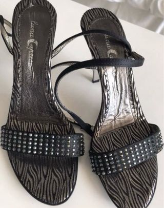 Elegantes sandalias tacón con piedras Swarowsky