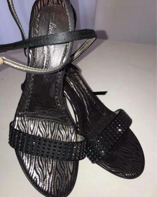 Elegantes sandalias tacón con piedras Swarowsky