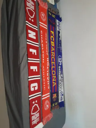 Bufandas de fútbol: Forest, Barça, Schalke, Charlt