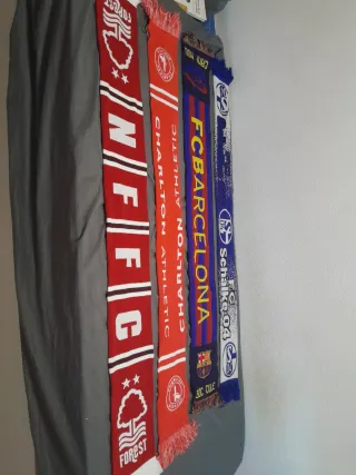Bufandas de fútbol: Forest, Barça, Schalke, Charlt