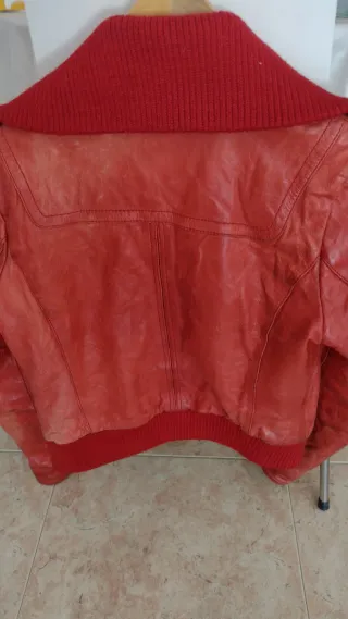 Chaqueta/cazadora de cuero roja