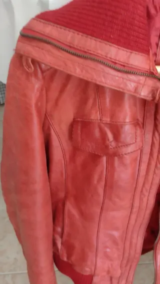 Chaqueta/cazadora de cuero roja