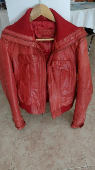 Chaqueta/cazadora de cuero roja