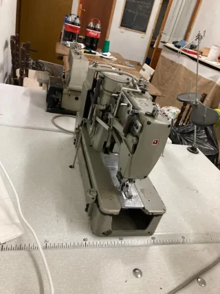 Mecanico Maquinaria de coser Desplazamiento