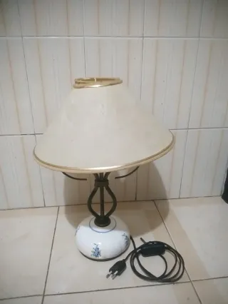 Lámpara de mesa cerámica y metal