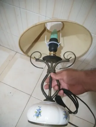 Lámpara de mesa cerámica y metal