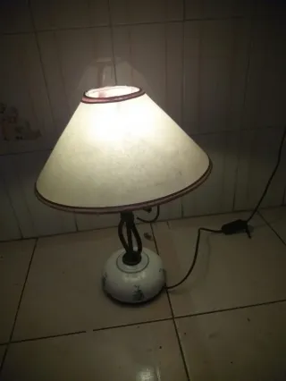 Lámpara de mesa cerámica y metal