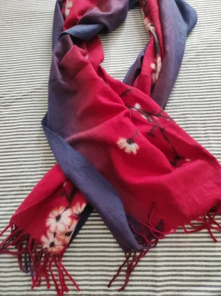 Bufanda mujer morado y rojo con flores