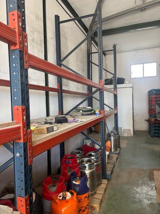 Estanterías metálicas Y las verdes de hierro