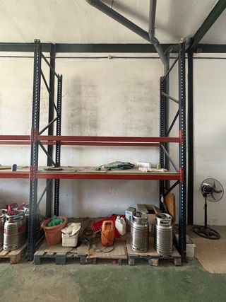 Estanterías metálicas Y las verdes de hierro