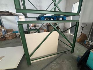 Estanterías metálicas Y las verdes de hierro