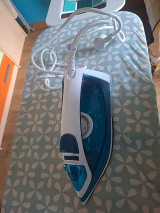 Plancha Philips y tabla de planchar