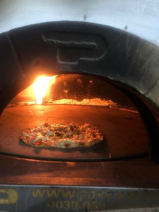 Horno de pizza profesional.