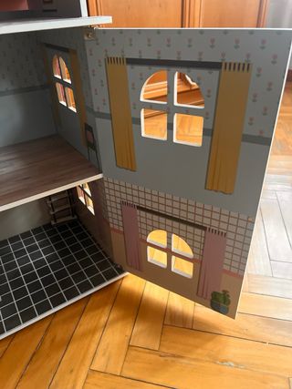 Casa de muñecas de madera