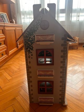 Casa de muñecas de madera