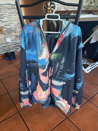 Chaqueta con estampado abstracto