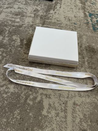 Caixa Yves Saint Laurent Dourada