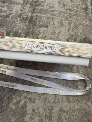 Caixa Yves Saint Laurent Dourada