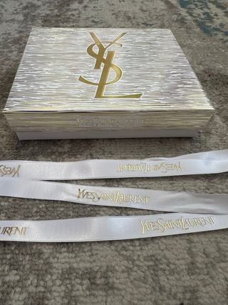 Caixa Yves Saint Laurent Dourada