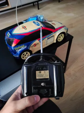 (No funciona) Coche RC Ford Focus Martini Racing
