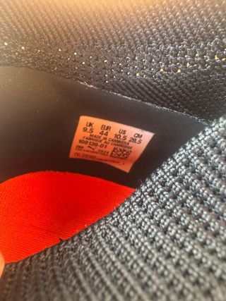 Botas de fútbol Puma negras y rosas