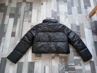 Abrigo negro acolchado