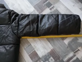 Abrigo negro acolchado