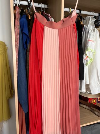 Falda plisada degradado rosa y rojo