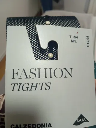 Medias de rejilla con perlas