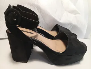 Zapatos tacón Pull&Bear negros