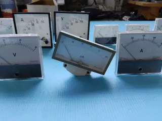 Strumenti analogici da pannello