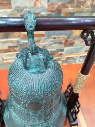 Campana Tibetana Antigua con Soporte y Mazo