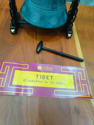 Campana Tibetana Antigua con Soporte y Mazo