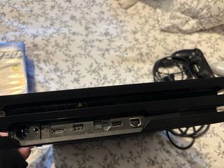 Consola PS4 PRO 1TB + 2 Mandos + 6 Juegos (FC24)