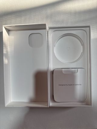 Caja iPhone 13 rojo Apple