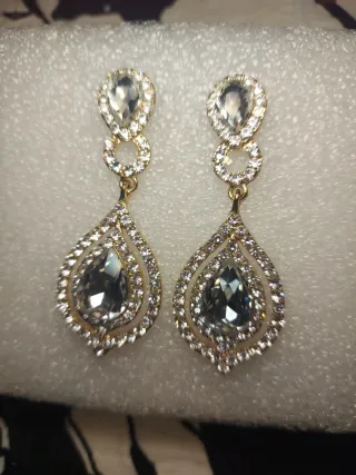 Pendientes de fiesta brillantes dorados