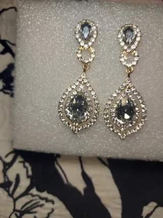 Pendientes de fiesta brillantes dorados