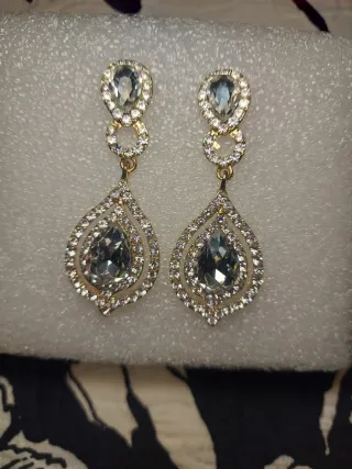 Pendientes de fiesta brillantes dorados