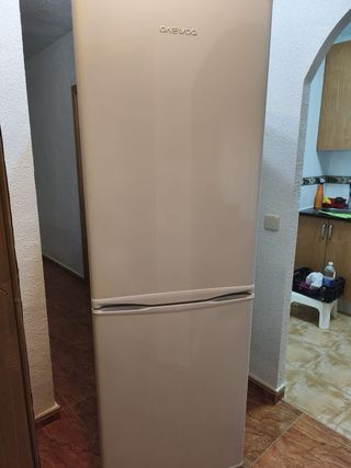 Frigorífico 1 puerta con congelador
