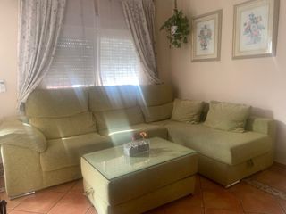 Sofá Chaise Longue Verde + 2 taburetes +mesita