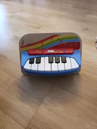Piano infantil de juguete