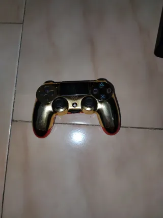 PS4 Slim Negra y Dorada + 2 Mandos Precio negociab